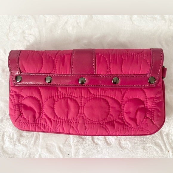 Coach Soho pink quilted signature clutch - Picture 8 of 11